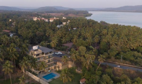 Luxury 8bhk villa with pool lawn villa in Siolim